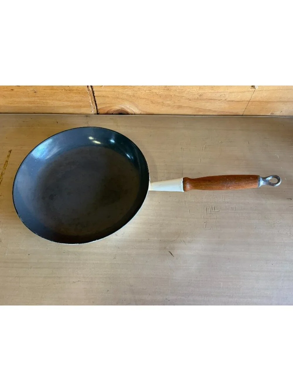 Vintage Le Creuset 29 Fry pan Skillet Artic White Made in France Wood handle